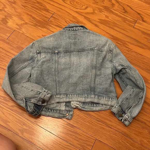 Old Navy Cropped boxy Jean Jacket - Picture 5 of 5